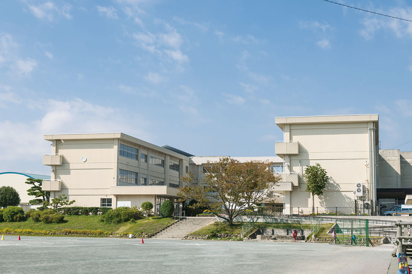 丈山小学校.jpg